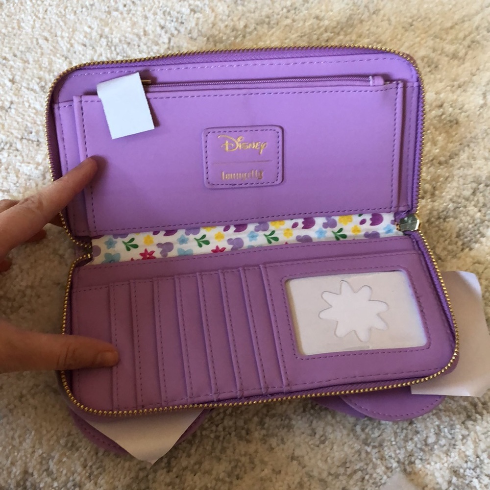 NWT Loungefly Minnie Mouse Flower Wallet - Picture 3 of 5